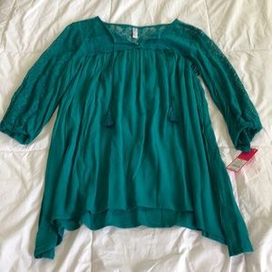 NWT Lace Sleeve Tunic